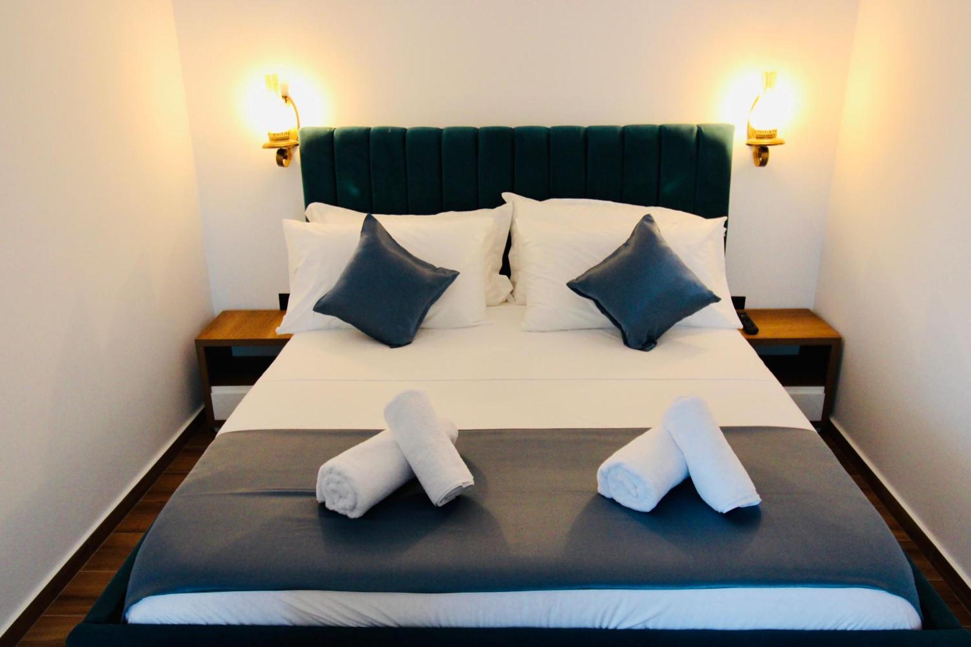 Illyrian Hotel קסאמיל מראה חיצוני תמונה